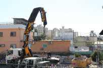  بالفيديو: انهيار أجزاء من منزل المحامي زهير دكة اثر عملية هدم لمنزل مجاور له بيافا